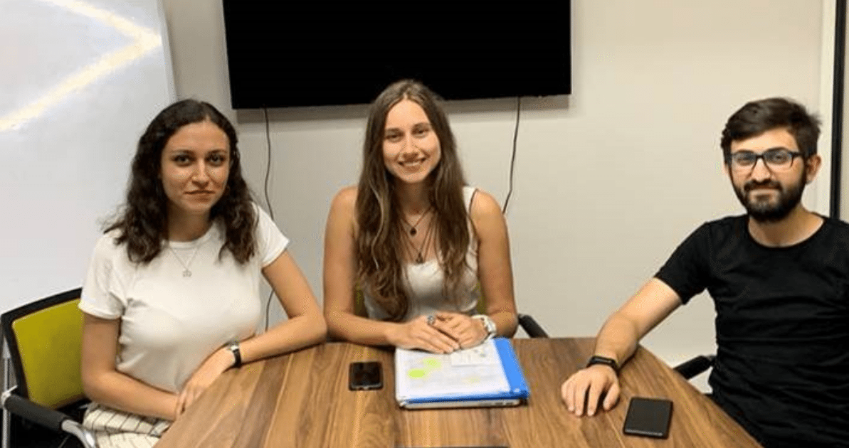 BİLGİ Elektrik-Elektronik Mühendisliği öğrencileri Smellation projesi ile TÜBİTAK’tan hibe desteği aldı. BİLGİ Elektrik-Elektronik Mühendisliği öğrencileri Smellation projesi ile TÜBİTAK’tan hibe desteği aldı.